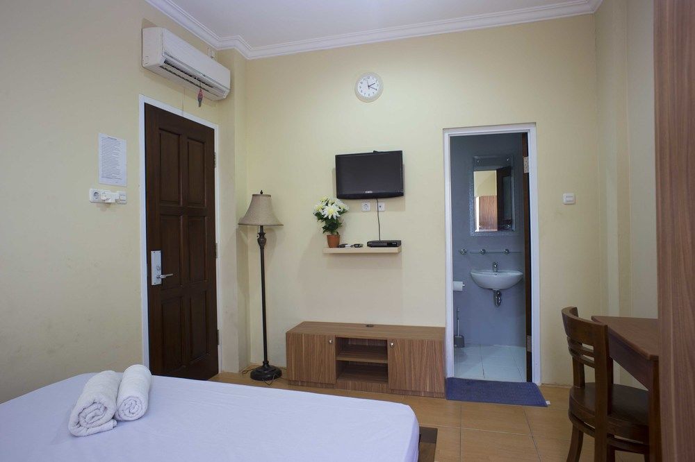 Reddoorz @ Kwitang Jacarta Exterior foto
